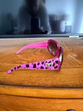 Women's Black Oversized Sunglasses with Fuchsia and Black cowhide leopard print